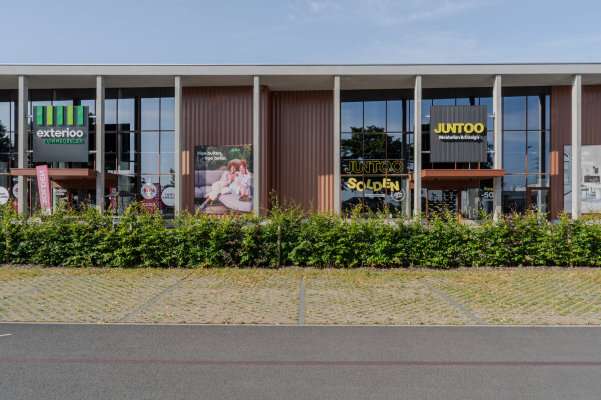 Pilar Shoots Aura HR