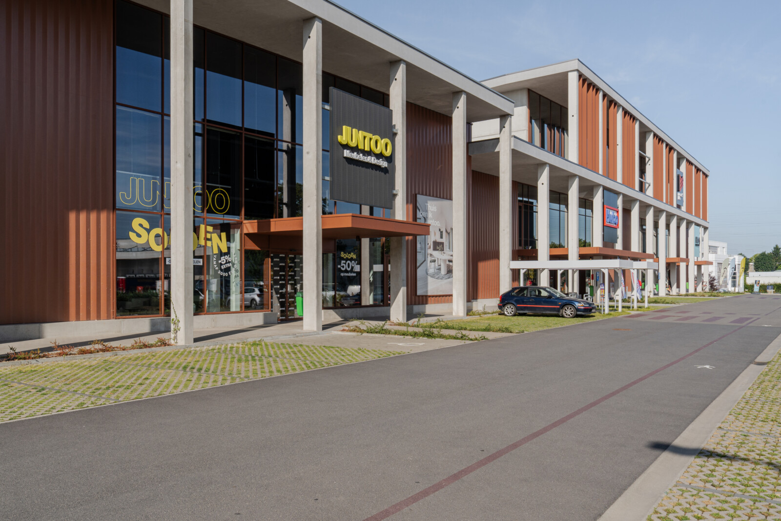 Pilar Shoots Aura HR 2