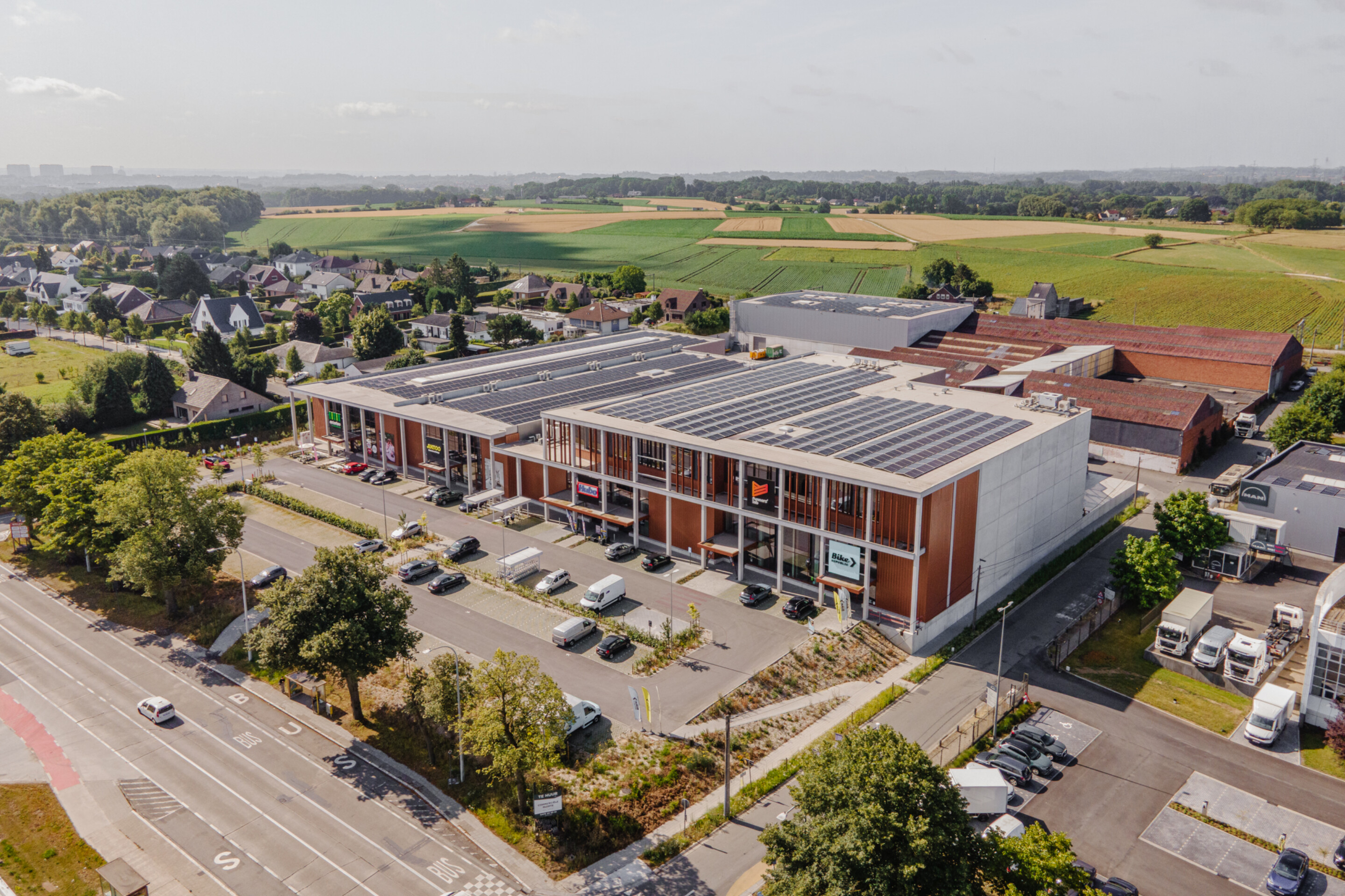 Pilar Shoots Aura LR 73