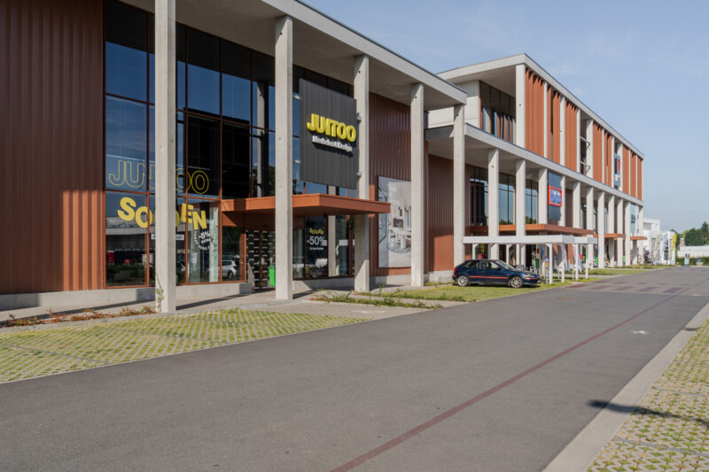 Pilar Shoots Aura HR 2